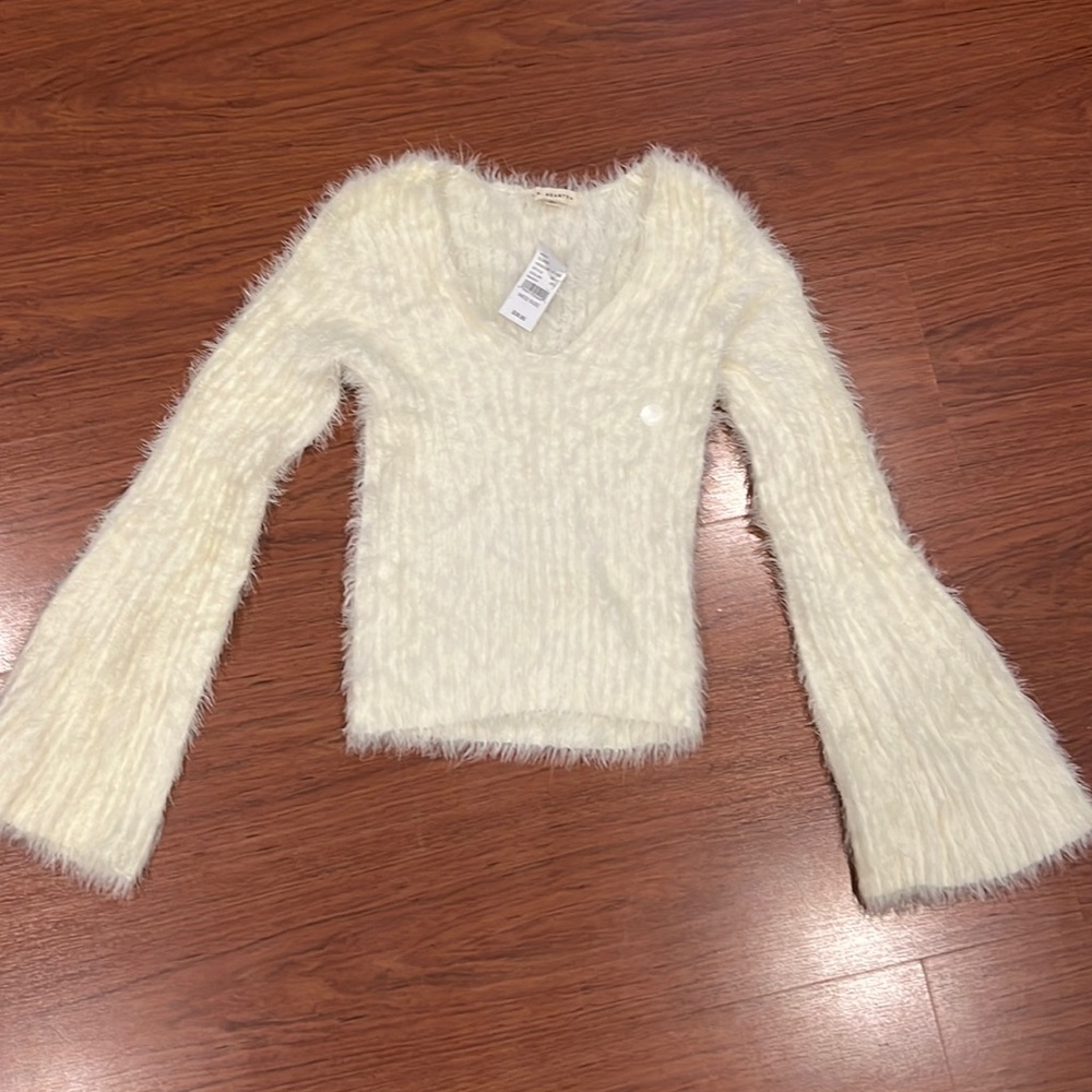 NWT V-Neck White furry long sleeve